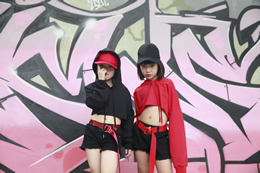 菲菲老師班上的兩位小美女舞蹈視頻, 音樂(lè )是: vroom vroom