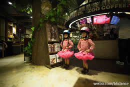 幼兒少兒舞蹈視頻-歡歡和樂(lè )樂(lè )小朋友演出的bar bar bar