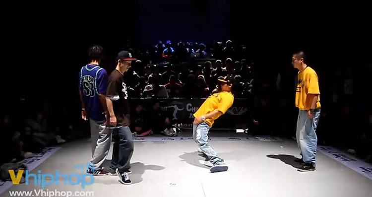 JD中國 2012 Hiphop 4進(jìn)2 亮亮 李哲 VS 王笛 秦煜.jpg