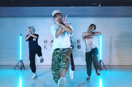 王嘉爾熱單編舞～奶爸李浩老師超級帥！