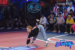 千璽隊長(cháng)想看炎炎Battle，寧愿做俯臥撐