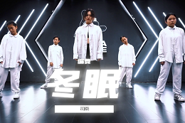 【少兒抒情編舞】 “你聽(tīng)啊 秋末的落葉 你聽(tīng)它嘆息著(zhù)離別”意境不過(guò)如此了